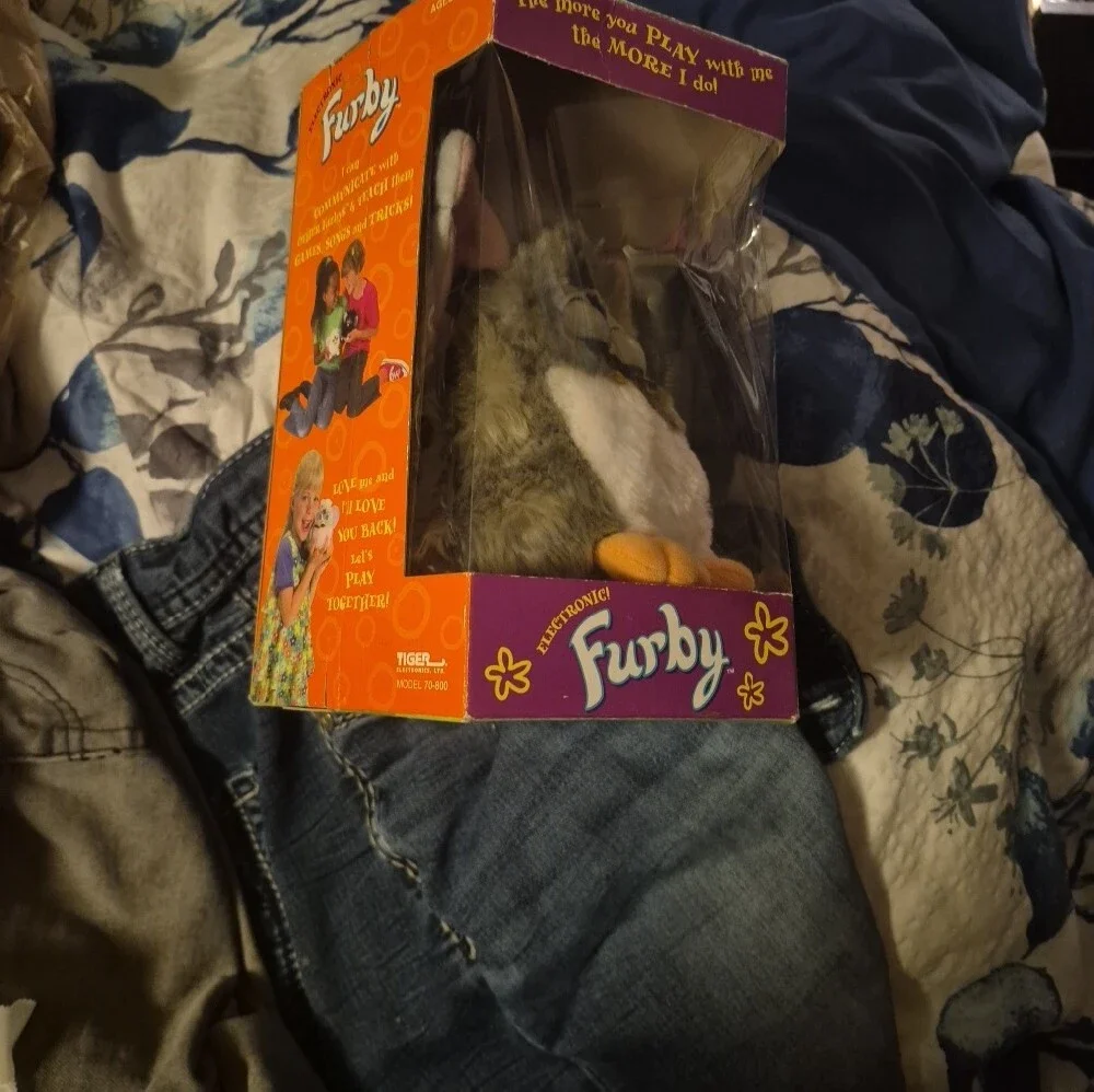 Furby 1998 BNiB interactive Electronic Pet Toy - Gray & White with Orange Feet